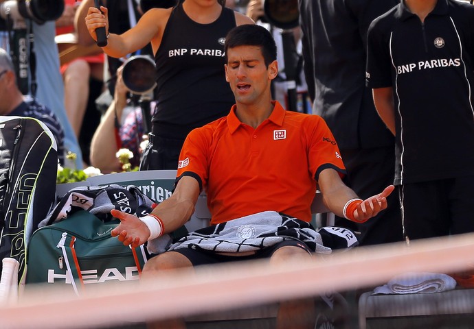 Djokovic nos seus momentos de irritação durante a partida contra Wawrinka (Foto: EFE)