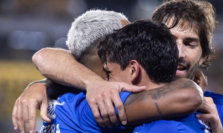 Matheus Pereira decide e Cruzeiro estreia da Libertadores com vitória
