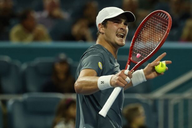 Tênis: João Fonseca avança para quartas de final em Monte Carlo