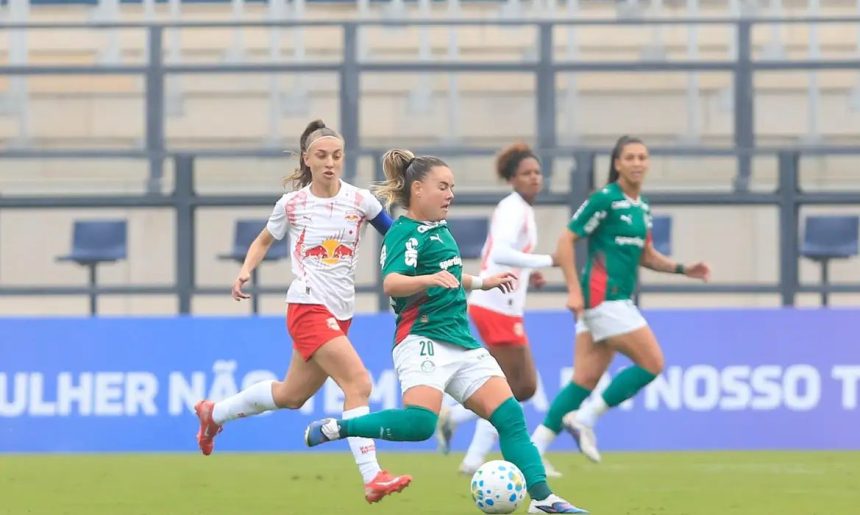 Palmeiras vence Bragantino e dorme na liderança do Brasileiro Feminino