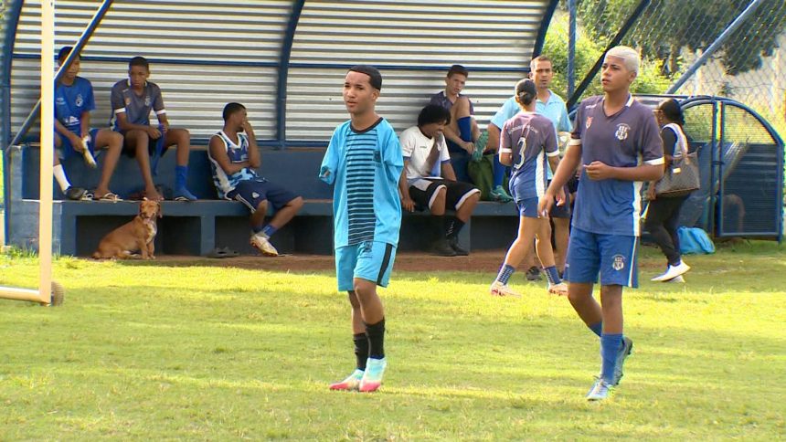 Allan, o jovem sem braços que desafia limites em busca do sonho de ser jogador