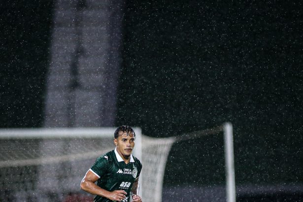 Carlos Eduardo brilha no Guarani e se firma como titular na Série C