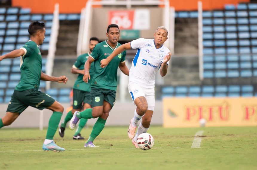Floresta triunfa sobre o Confiança e afunda Dragão na zona de rebaixamento da Série C