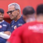 Hélio dos Anjos minimiza eliminação do Sport e foca no clássico da Série B