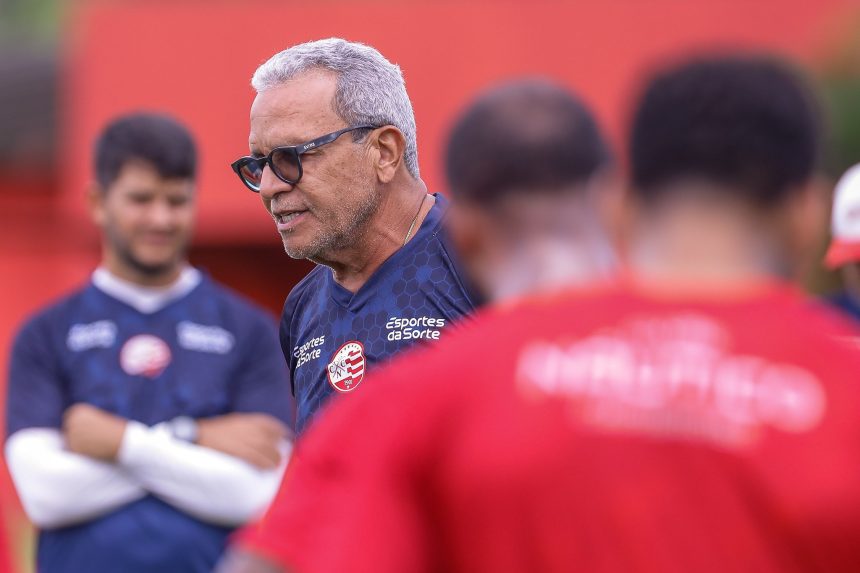 Hélio dos Anjos minimiza eliminação do Sport e foca no clássico da Série B