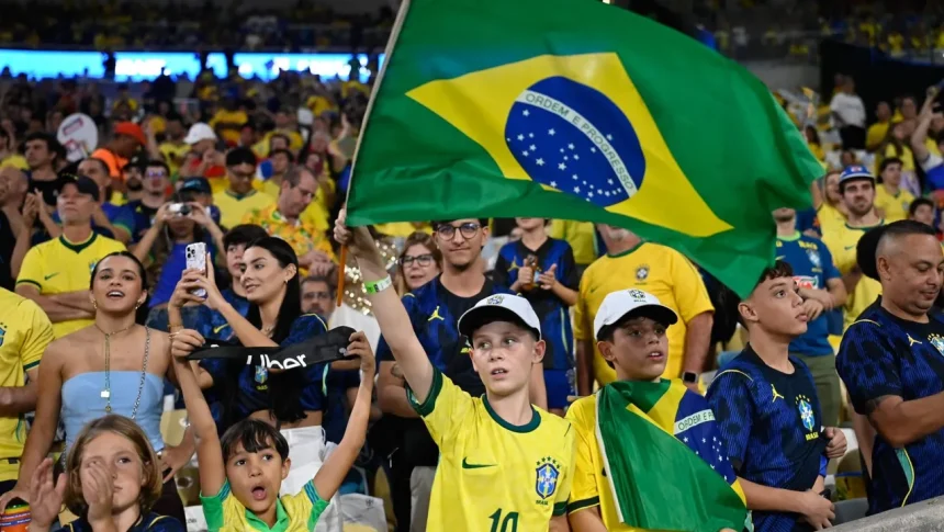 Maracanã vibra em despedida da Seleção com vitória e clamor por Neymar