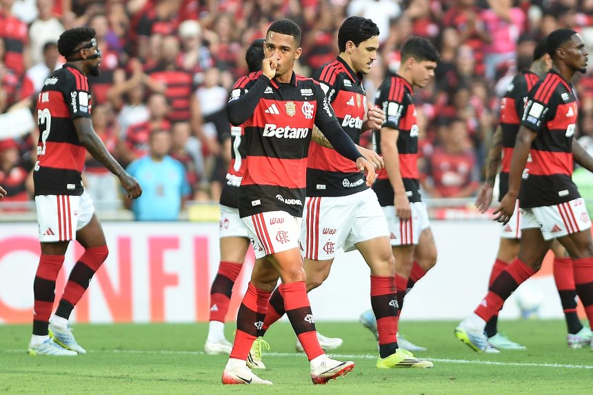 Samuel Lino brilha com dois gols e assistência na vitória do Flamengo sobre Coritiba