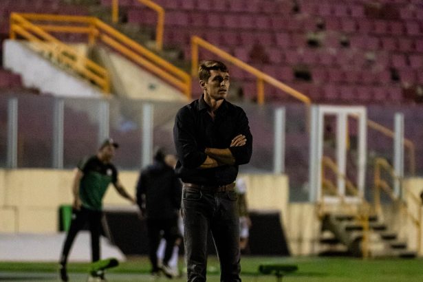 Thiago Gomes elogia Confiança após empate: ‘Elenco tirou nota 10!’
