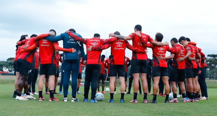 Athletico-PR se prepara para pausa com amistosos, reforços e novo gramado sintético