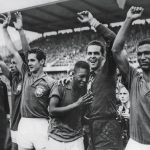 Camisa de Pelé na final de 1958 será leiloada em Nova York por mais de 6 milhões