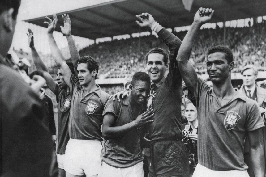 Camisa de Pelé na final de 1958 será leiloada em Nova York por mais de 6 milhões