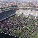 Estádio no Chile recebe mais de 8 mil torcedores em evento de troca de figurinhas