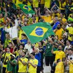 Fiscais da torcida: brasileiros viram alvo de críticas por torcer demais