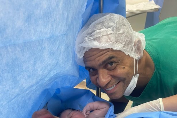Pai coruja e sem clube: Walter celebra filha e busca novo time