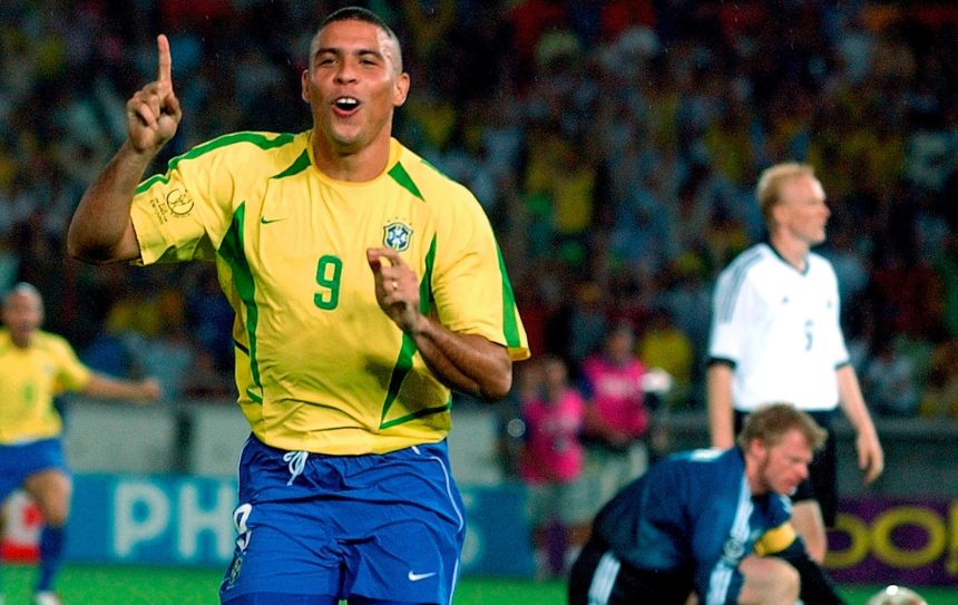 Pelé lidera participações em gols do Brasil em Copas com 21 contribuições