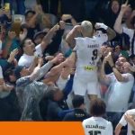 Santos Festeja Encontro de Antigos e Novos Craques em Quadra de Futebol Society