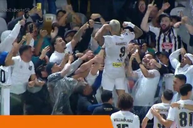 Santos Festeja Encontro de Antigos e Novos Craques em Quadra de Futebol Society