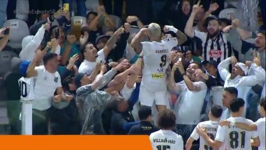 Santos Festeja Encontro de Antigos e Novos Craques em Quadra de Futebol Society