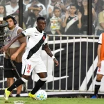 Vasco se reinventa em pausa para a Copa: mudanças à vista na busca por permanência