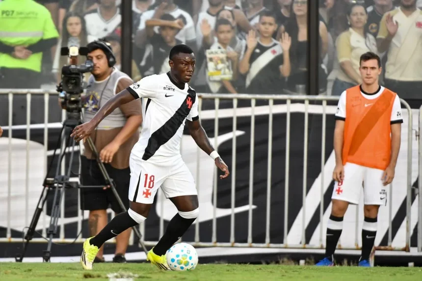 Vasco se reinventa em pausa para a Copa: mudanças à vista na busca por permanência