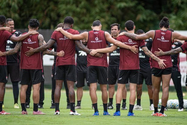 Vitória divulga lista de convocados sem Baralhas para a final da Copa do Nordeste