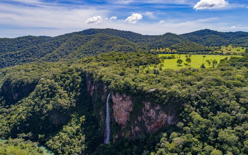 Boca da Onça: O Maior Rapel do Brasil e Suas Belezas Naturais