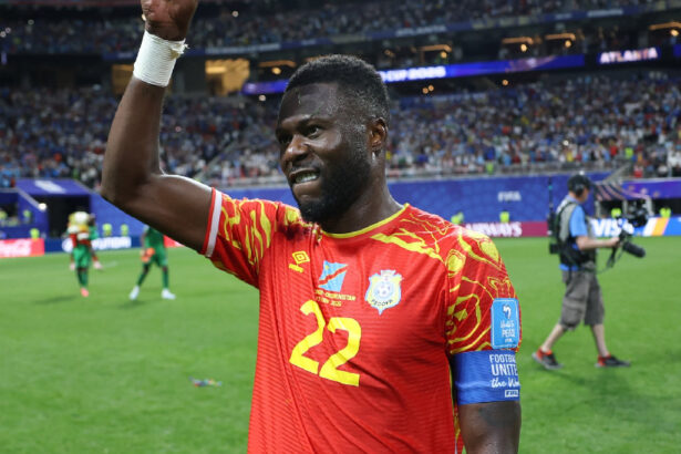Botafogo busca Chancel Mbemba, zagueiro livre e ex-capitão da RD Congo