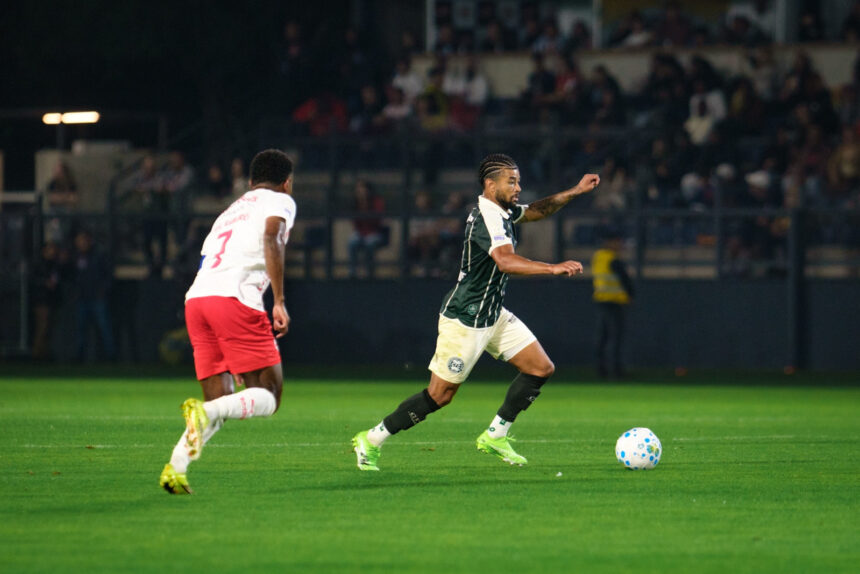 Bragantino segura ataque do Coritiba e o jogo termina 0 a 0