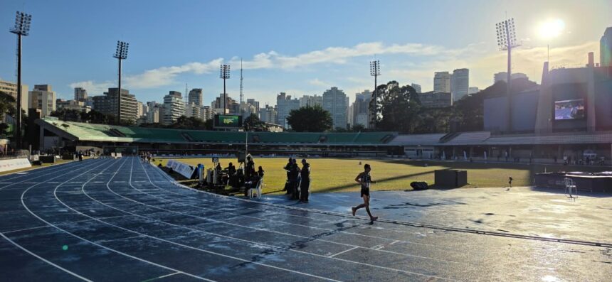 Caio Bonfim vence 14º título na meia maratona em pista