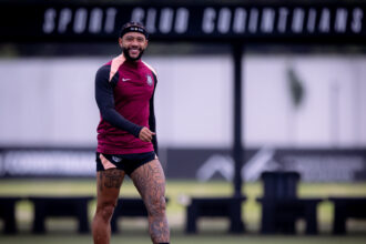 Corinthians finaliza acordo com Memphis; atacante retorna para assinar