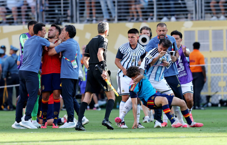 Dani Olmo rebate Ayala e nega justificativa para soco