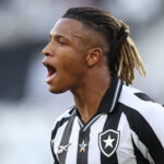 Danilo chega a 13 jogos pelo Botafogo e impede transferência no Brasileirão