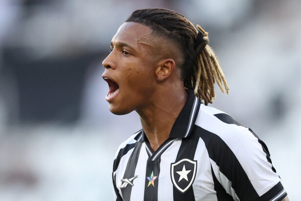 Danilo chega a 13 jogos pelo Botafogo e impede transferência no Brasileirão