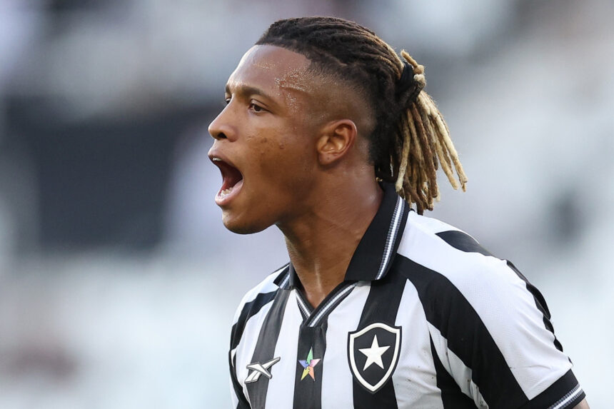 Danilo chega a 13 jogos pelo Botafogo e impede transferência no Brasileirão