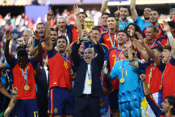 Espanha se prepara para discutir renovação com De La Fuente até Copa de 2030