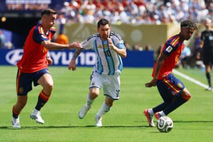 Espanhóis fazem história em final de Copa e entram para lista ao lado de Pelé