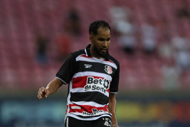Everaldo assume função central e impulsiona vitórias do Santa Cruz