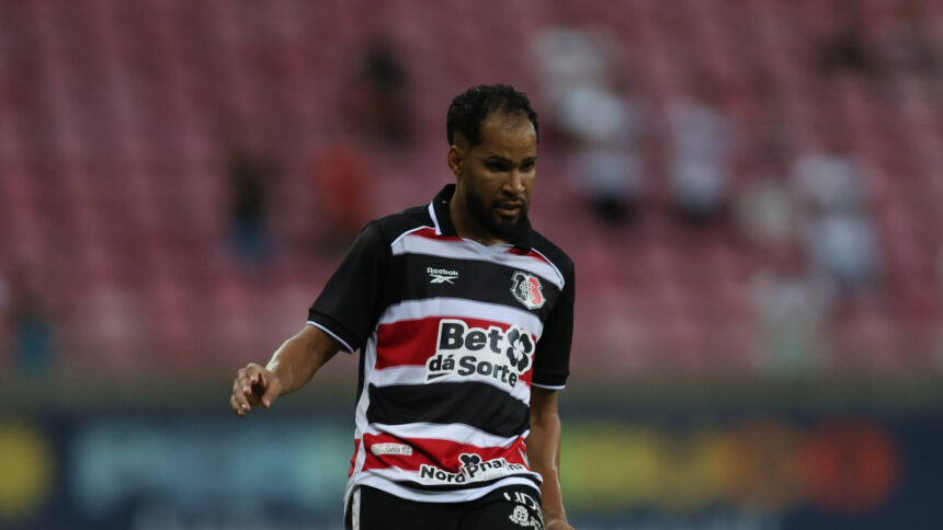 Everaldo assume função central e impulsiona vitórias do Santa Cruz