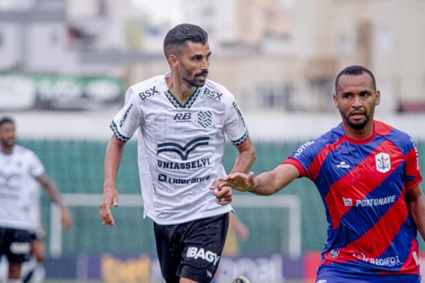 Figueirense negocia saída de Jorginho após poucas atuações