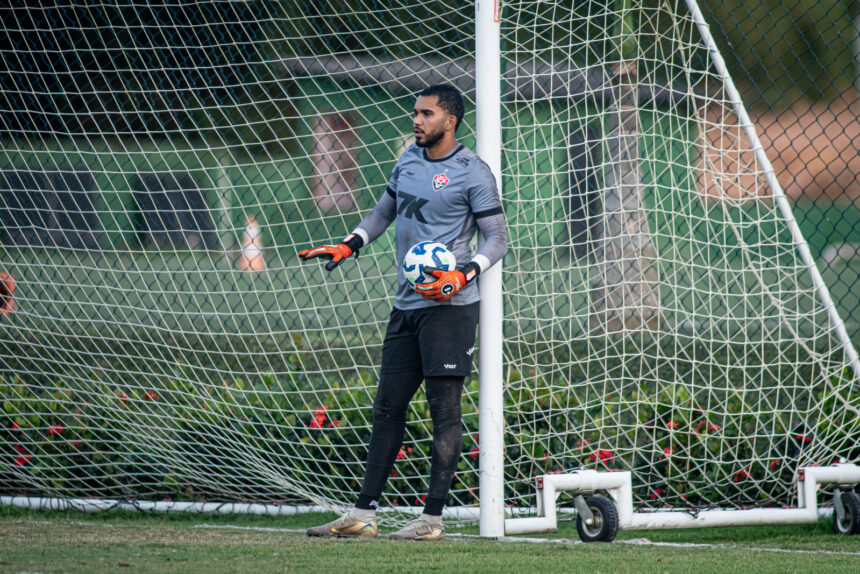 Jair Ventura garante apoio a Lucas Arcanjo após falha contra o Remo
