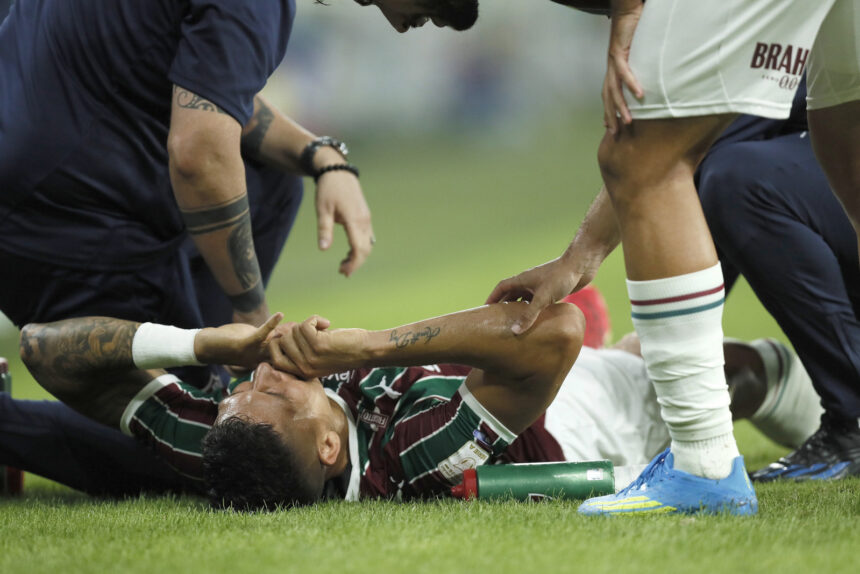 Lesões deixam Fluminense em apuros; zaga trocada três vezes