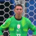 Muslera erra e Estudiantes perde para Independiente por gol bizarro