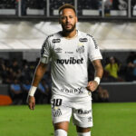 Neymar exige reação no elenco do Santos após 2 a 2 com Chapecoense