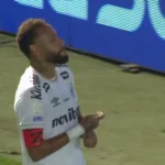 Neymar marca duas vezes, Santos cede empate à Chapecoense