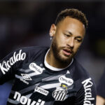Neymar nega ter cobrado jovens do Santos após empate