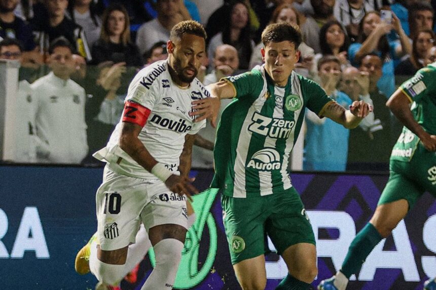 Neymar salva Santos com pênalti nos acréscimos após virada da Chapecoense