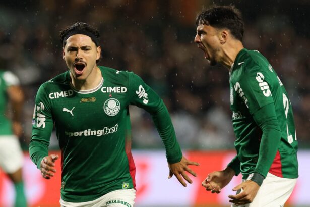 Palmeiras dispara como favorito; Flamengo reduz distância com jogo a menos