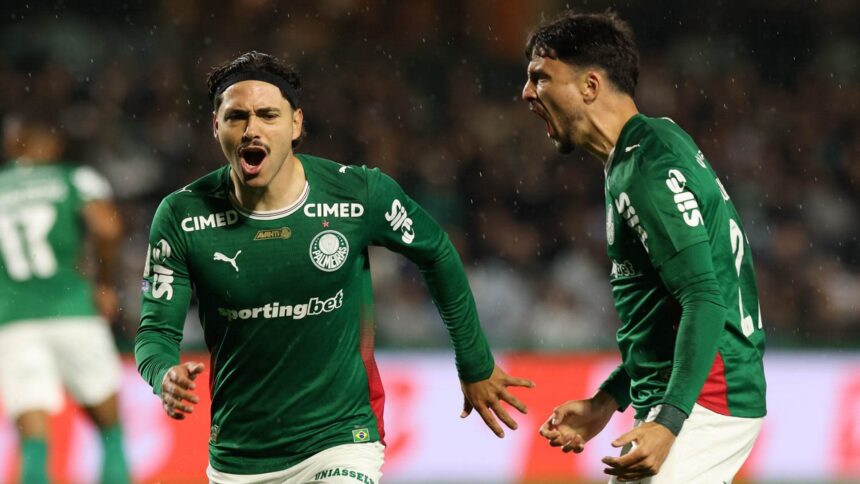 Palmeiras dispara como favorito; Flamengo reduz distância com jogo a menos