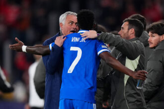 Real acelera renovação de Vinícius Júnior após elogios de Mourinho