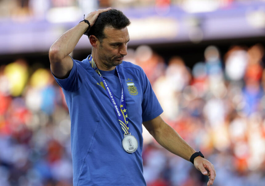 Scaloni se pronuncia após vice na Copa: ‘Sinto muito por não trazer outra taça’